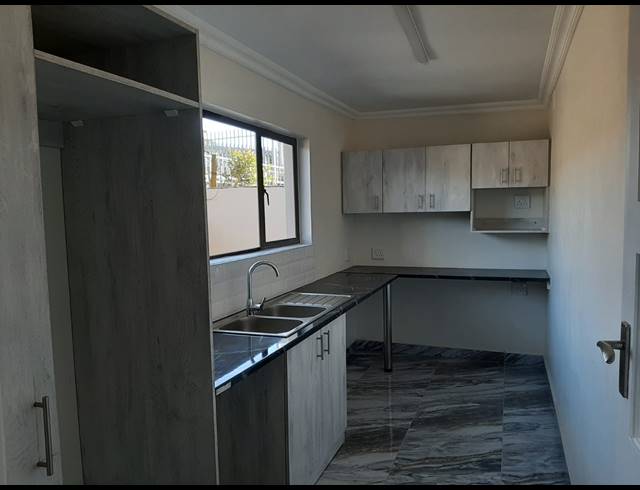 121M² OFFICE TO LET IN HILLCREST CENTRAL